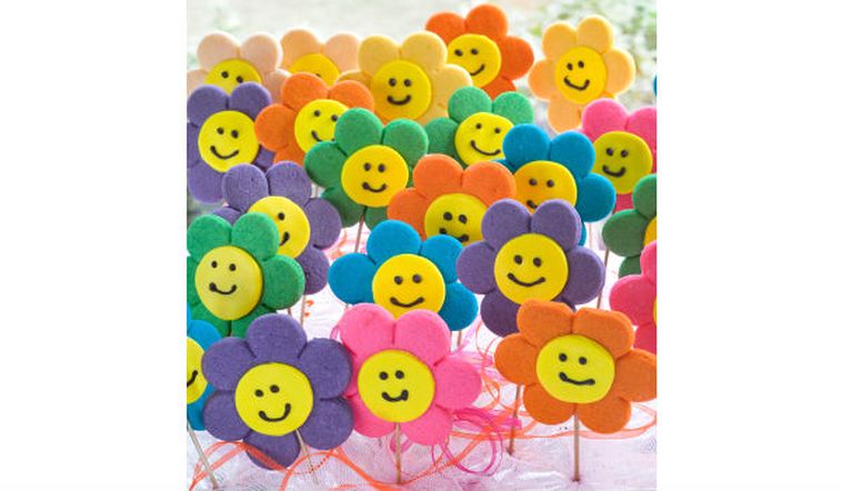 סוכריות על מקל מבצק סוכר